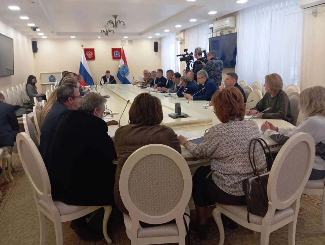 В областном Правительстве проходит первое заседание комитета по подготовке и проведению международного патриотического проекта «Парад памяти» В областном Правительстве проходит первое заседание комитета по подготовке и проведению международного патриотического проекта «Парад памяти»
