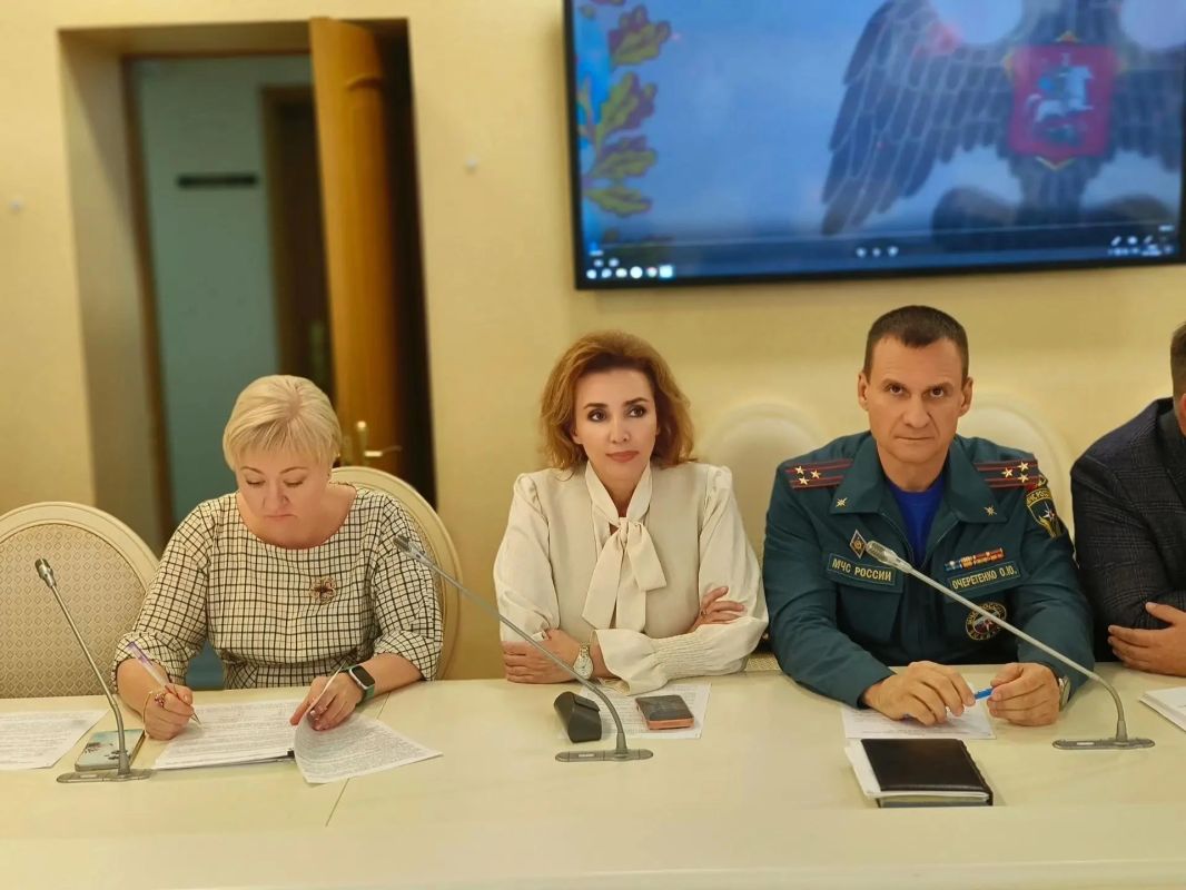 В областном Правительстве проходит первое заседание комитета по подготовке и проведению международного патриотического проекта «Парад памяти»