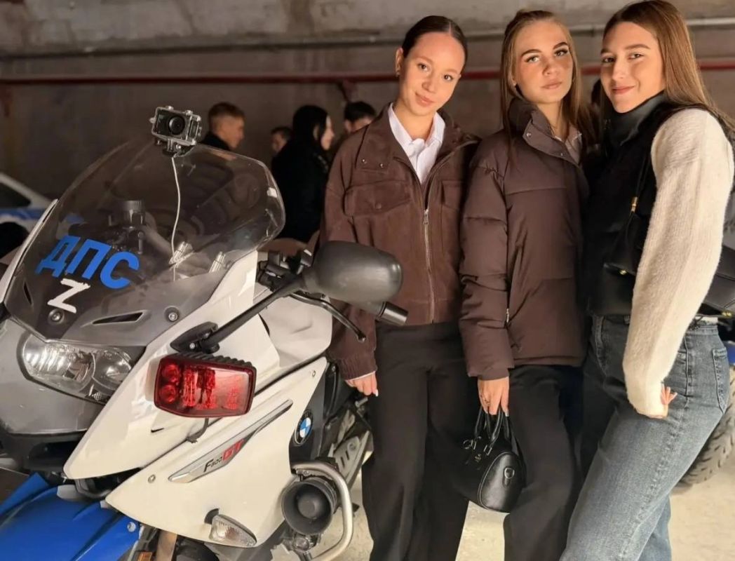 Студенты Самарского социально-педагогического колледжа побывали в гостях у Госавтоинспекции Студенты Самарского социально-педагогического колледжа побывали в гостях у Госавтоинспекции