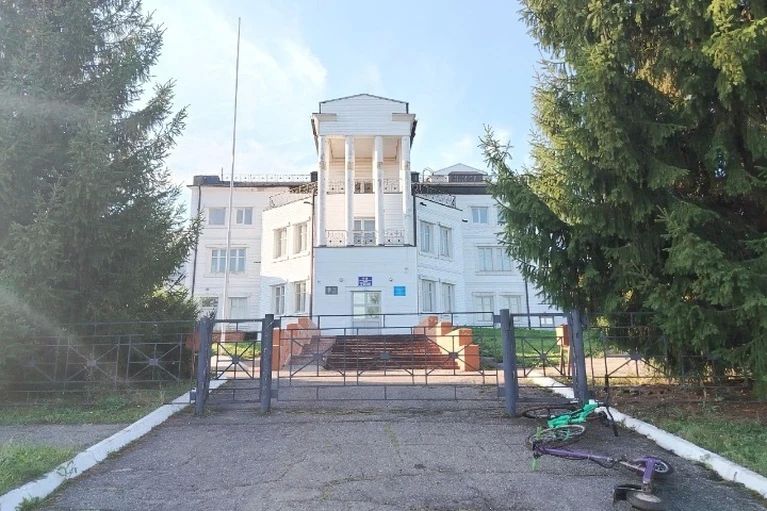 Дворец на четверых: как живет уникальная школа в селе Степановка Самарской области