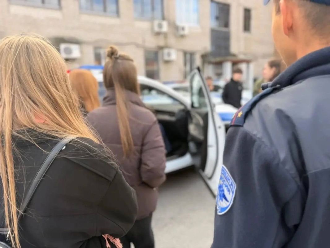 Студенты Самарского социально-педагогического колледжа побывали в гостях у Госавтоинспекции Студенты Самарского социально-педагогического колледжа побывали в гостях у Госавтоинспекции