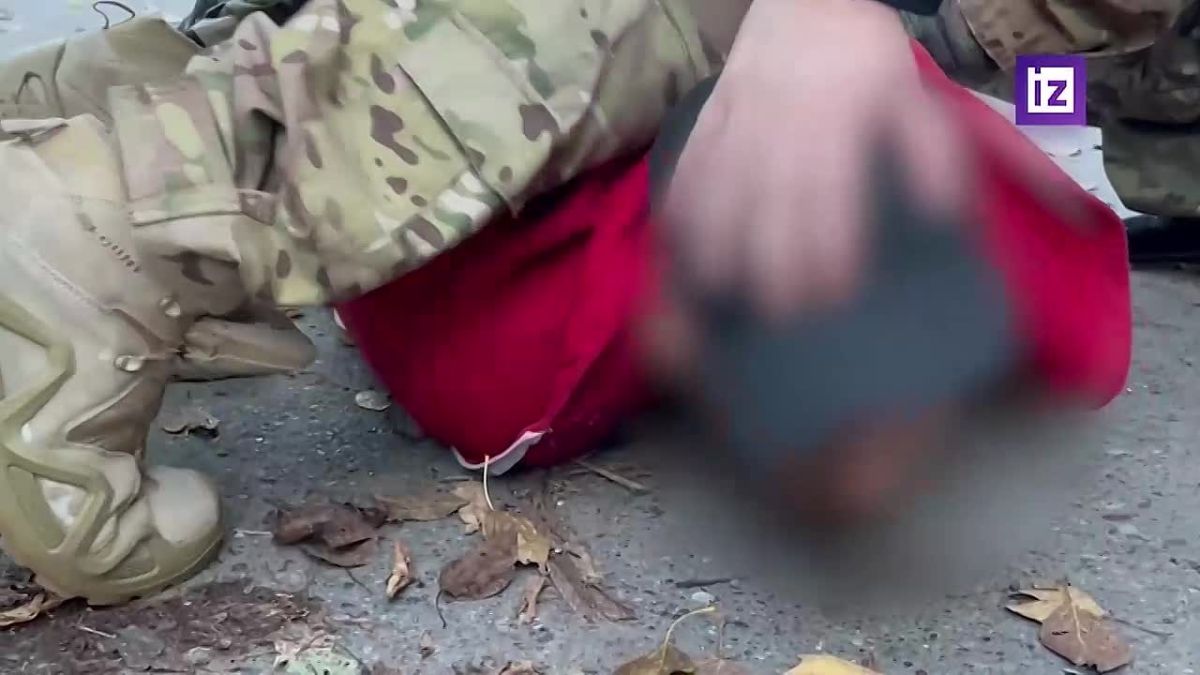 • Кадры задержания трёх агентов украинских спецслужб, подозреваемых в диверсионно-террористической деятельности в Пермском крае, Белгородской и Самарской областях, публикует ФСБ