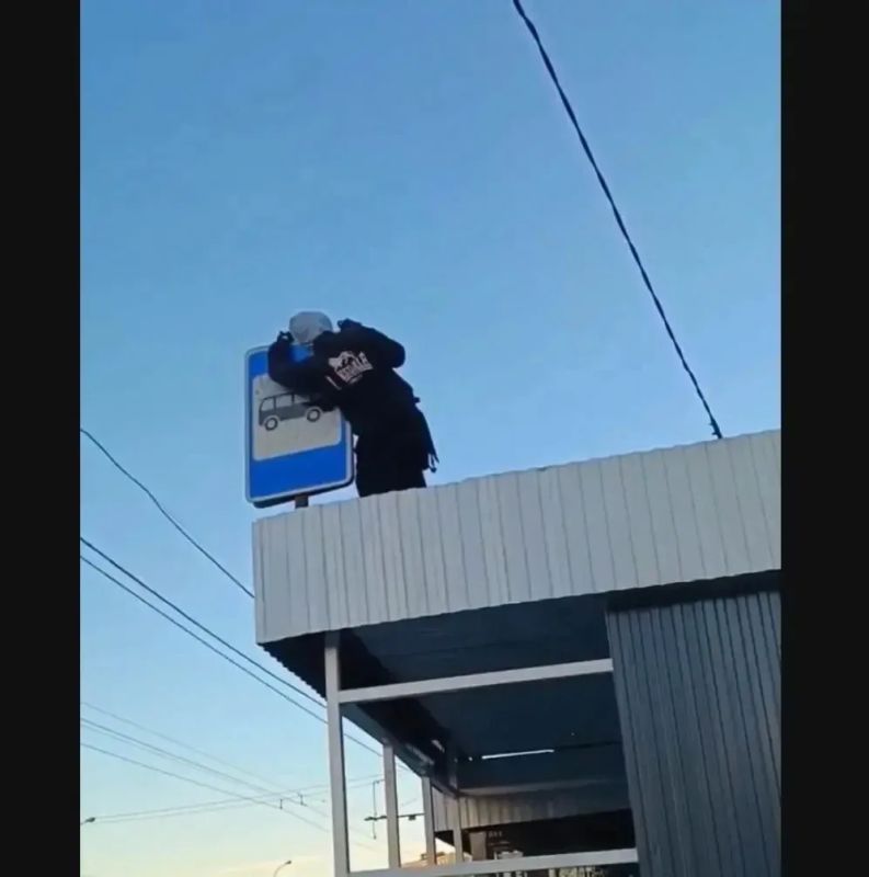 В Тольятти двух подростков задержали за порчу дорожного знака