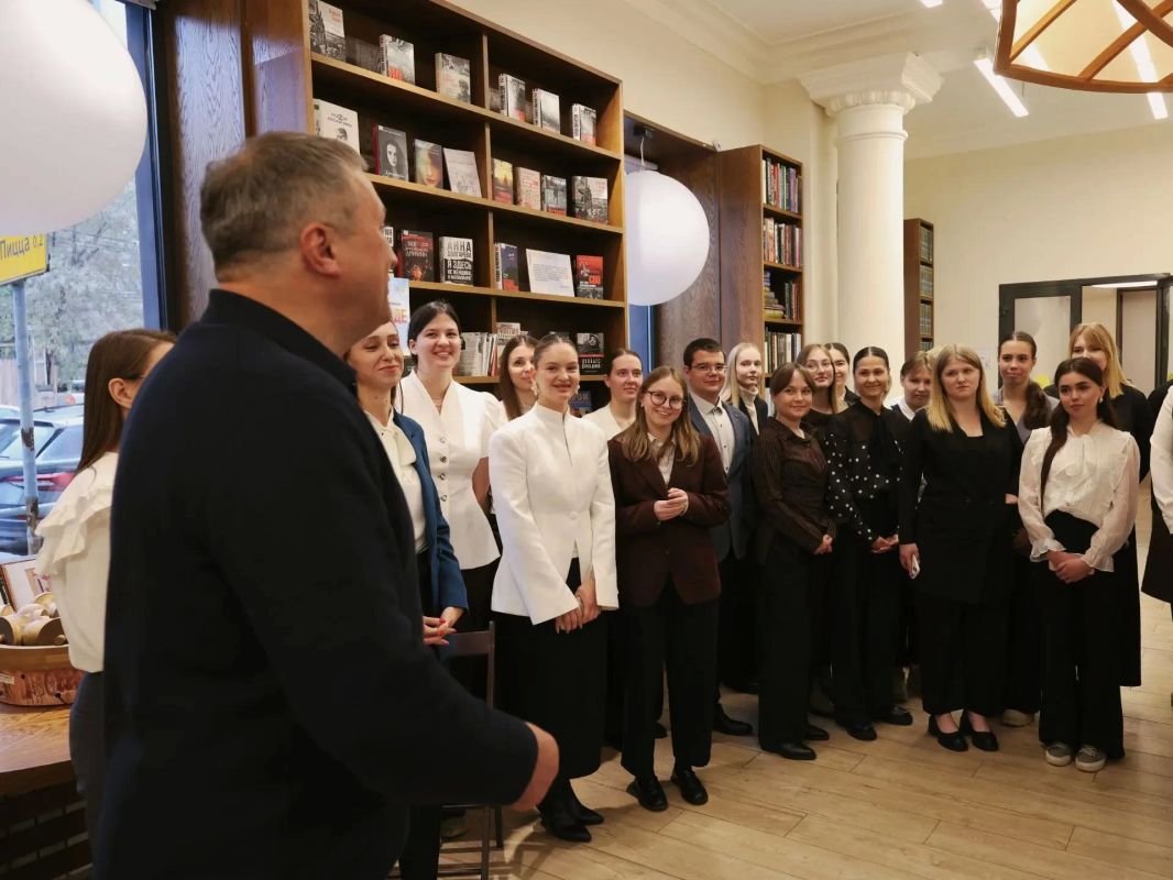 Иван Носков встретился с молодыми педагогами Самары
