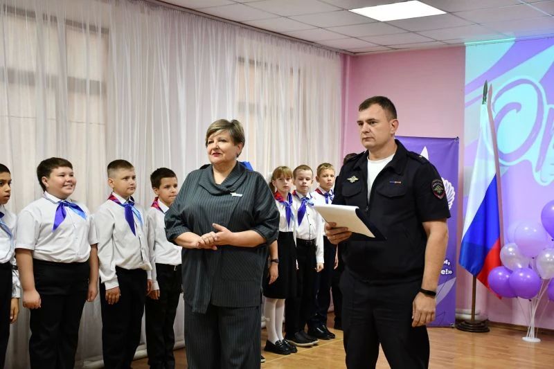 В Чапаевске полицейские приняли участие в посвящении первоклассников в «Орлята России»