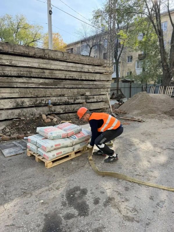 В Новокуйбышевске восстанавливают дом после атаки БПЛА