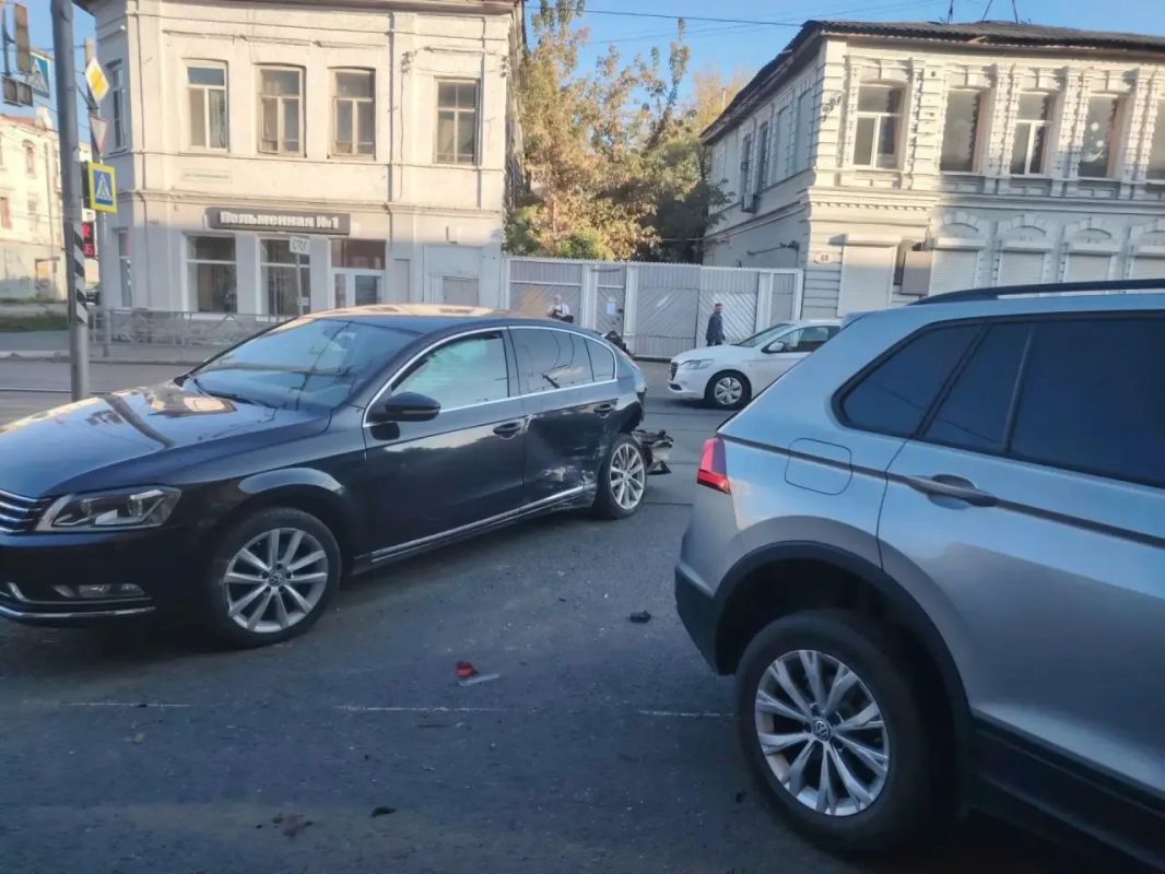 Крупное ДТП с участием трех автомобилей произошло в Самаре на перекрестке улиц Галактионовской и Льва Толстого Крупное ДТП с участием трех автомобилей произошло в Самаре на перекрестке улиц Галактионовской и Льва Толстого