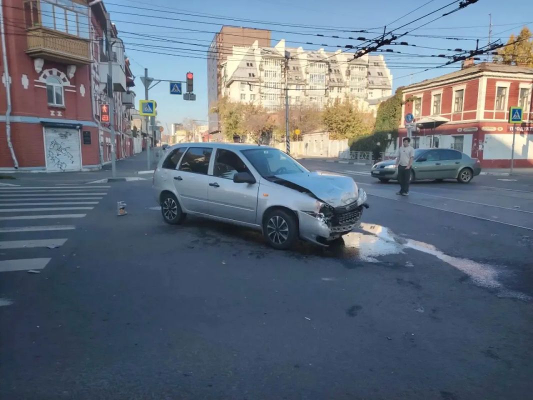 Крупное ДТП с участием трех автомобилей произошло в Самаре на перекрестке улиц Галактионовской и Льва Толстого Крупное ДТП с участием трех автомобилей произошло в Самаре на перекрестке улиц Галактионовской и Льва Толстого