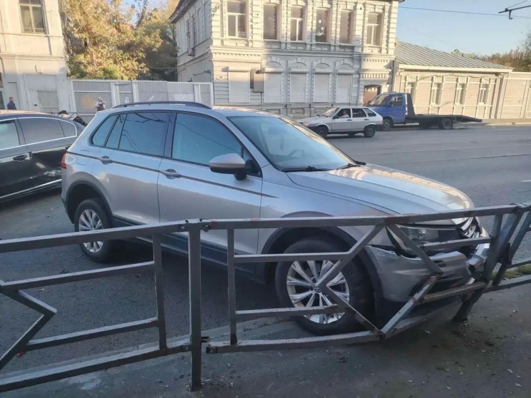 Крупное ДТП с участием трех автомобилей произошло в Самаре на перекрестке улиц Галактионовской и Льва Толстого Крупное ДТП с участием трех автомобилей произошло в Самаре на перекрестке улиц Галактионовской и Льва Толстого