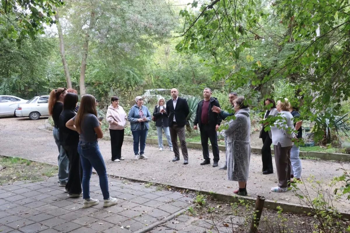 Объезжаю жилой фонд Керчи. Сегодня выездные встречи провожу в общежитиях района Войково Объезжаю жилой фонд Керчи. Сегодня выездные встречи провожу в общежитиях района Войково