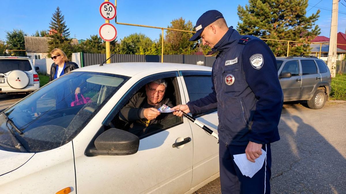 В Смышляевке родители вышли на «патруль» вместе с Госавтоинспекцией В Смышляевке родители вышли на «патруль» вместе с Госавтоинспекцией