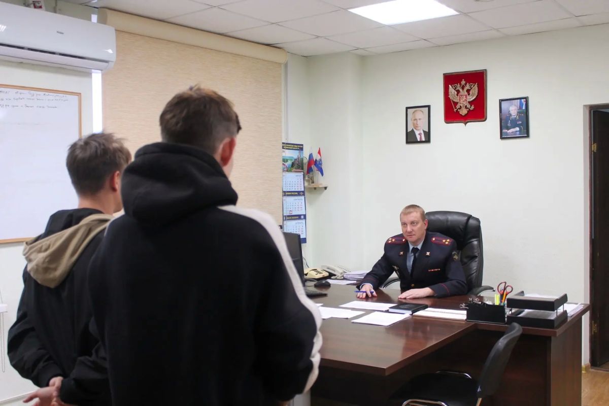 Сломал – восстанови: подростки утопили урны и сами же вернули их на место