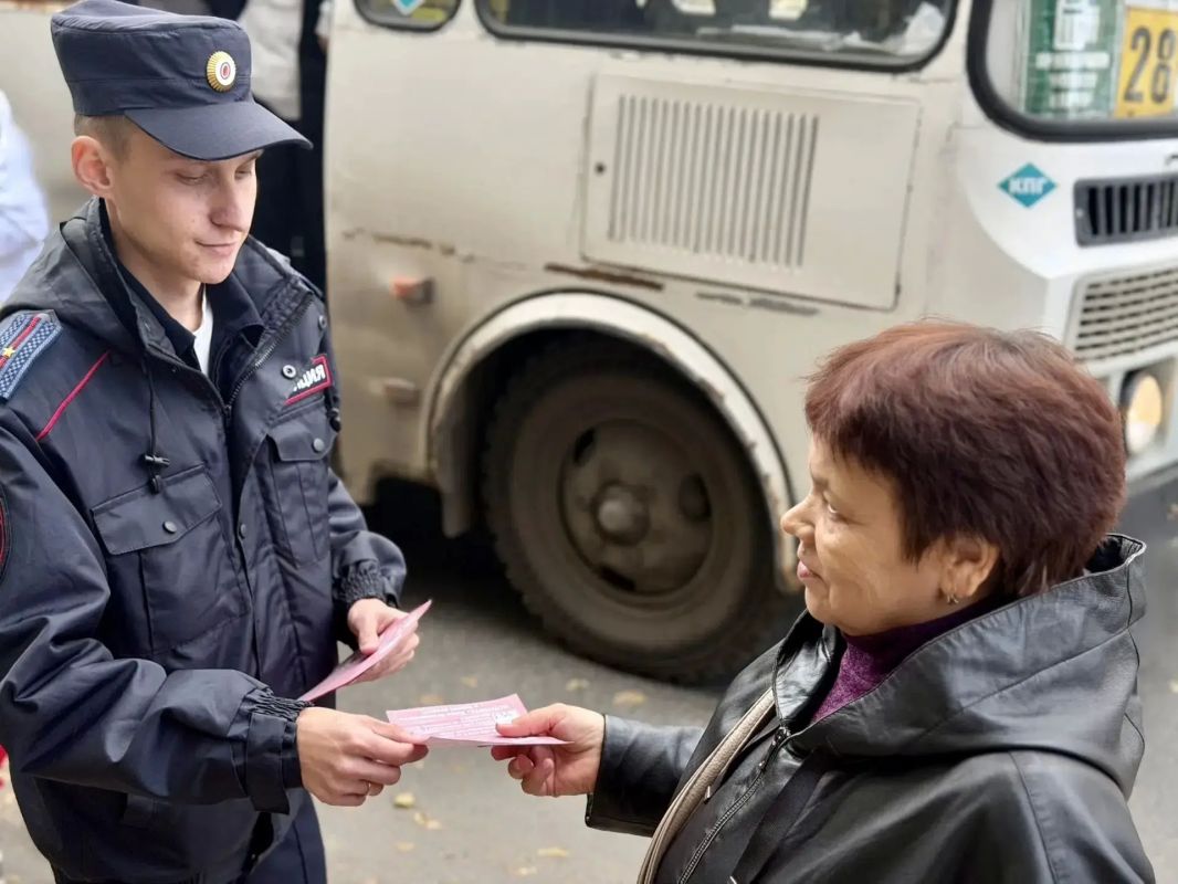Безопасная поездка начинается еще на остановке Безопасная поездка начинается еще на остановке