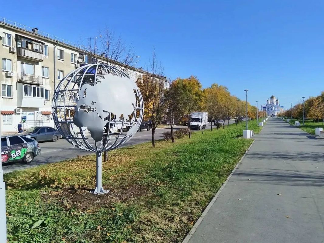 В Новокуйбышевске на улице Гагарина появился глобус