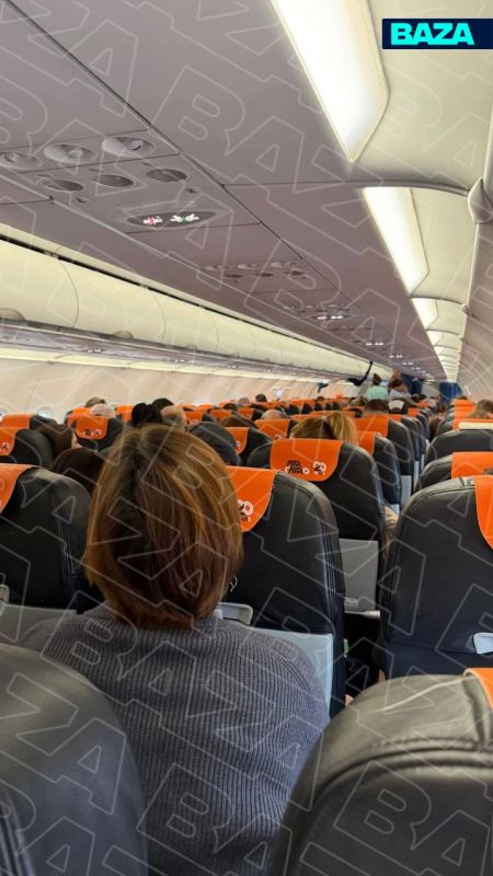 Почти 40 часов пассажиры Air Cairo не могут вылететь из Шереметьево в Хургаду Почти 40 часов пассажиры Air Cairo не могут вылететь из Шереметьево в Хургаду