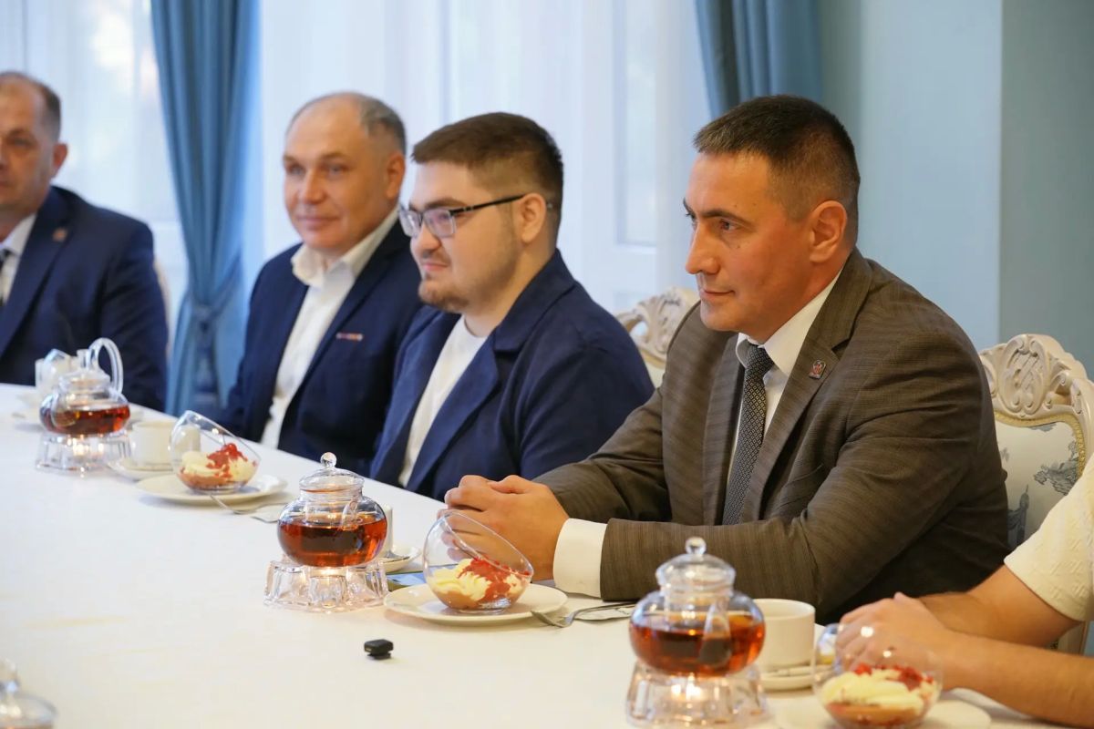 Вячеслав Федорищев: Сегодня в нашей стране отмечается День отца - праздник, подчеркивающий особую роль мужчины в семье, в воспитании детей Вячеслав Федорищев: Сегодня в нашей стране отмечается День отца - праздник, подчеркивающий особую роль мужчины в семье, в воспитании детей
