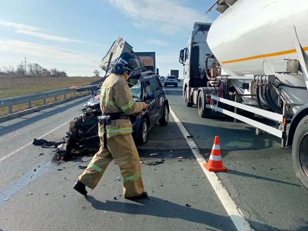 На трассе М-5 под Самарой столкнулись Skoda и грузовик DAF На трассе М-5 под Самарой столкнулись Skoda и грузовик DAF