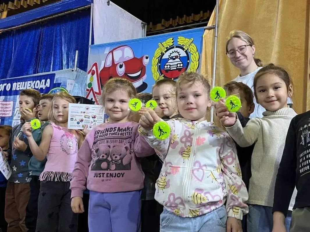 В Новосемейкино дошкольникам напомнили правила дорожной безопасности В Новосемейкино дошкольникам напомнили правила дорожной безопасности
