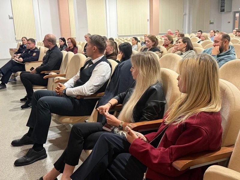 Сотрудники Госавтоинспекции Самарской области продолжают проводить профилактическую работу с родителями учащихся образовательных учреждений региона Сотрудники Госавтоинспекции Самарской области продолжают проводить профилактическую работу с родителями учащихся образовательных учреждений региона