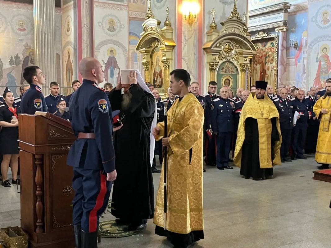 Прямо сейчас в Самаре проходит Большой круг Волжского казачьего войска — одно из ключевых событий года для казачества региона Прямо сейчас в Самаре проходит Большой круг Волжского казачьего войска — одно из ключевых событий года для казачества региона