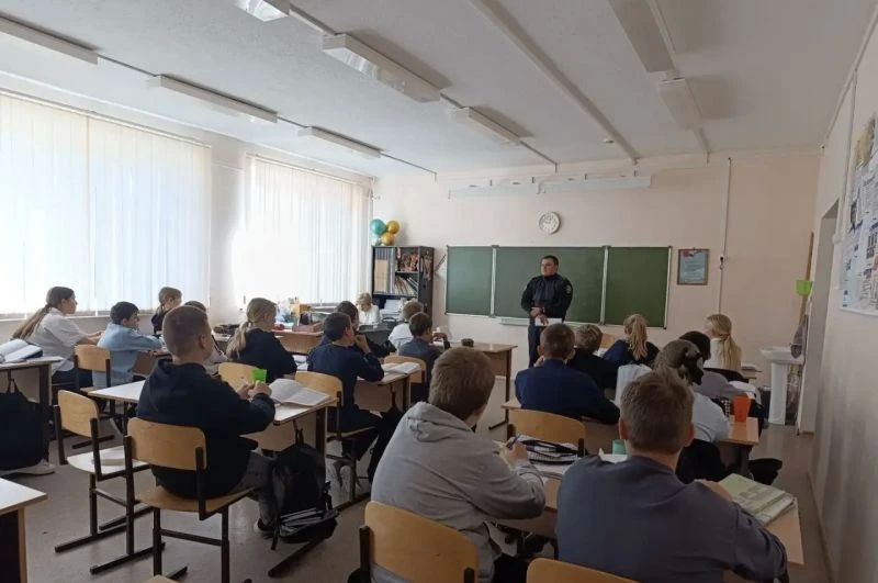В Самарской области полицейские провели «Урок мужества» для школьников