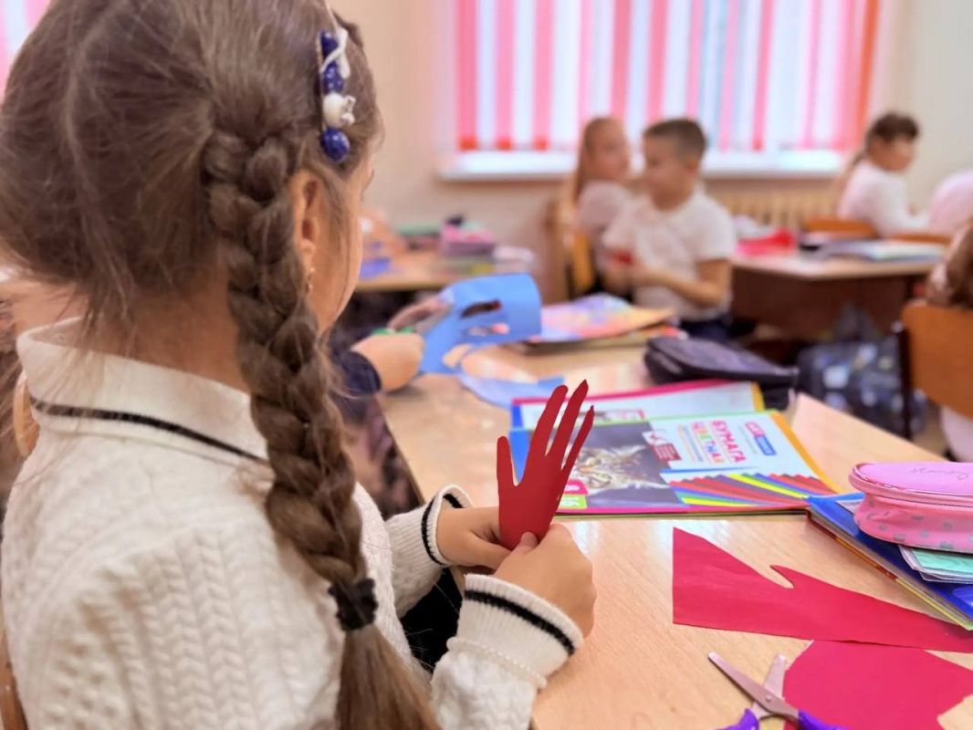Ручки безопасности: отряд ЮИД гимназии г.Сызрань совместно с сотрудниками Госавтоинспекции напомнили водителям о соблюдении правил дорожного движения Ручки безопасности: отряд ЮИД гимназии г.Сызрань совместно с сотрудниками Госавтоинспекции напомнили водителям о соблюдении правил дорожного движения