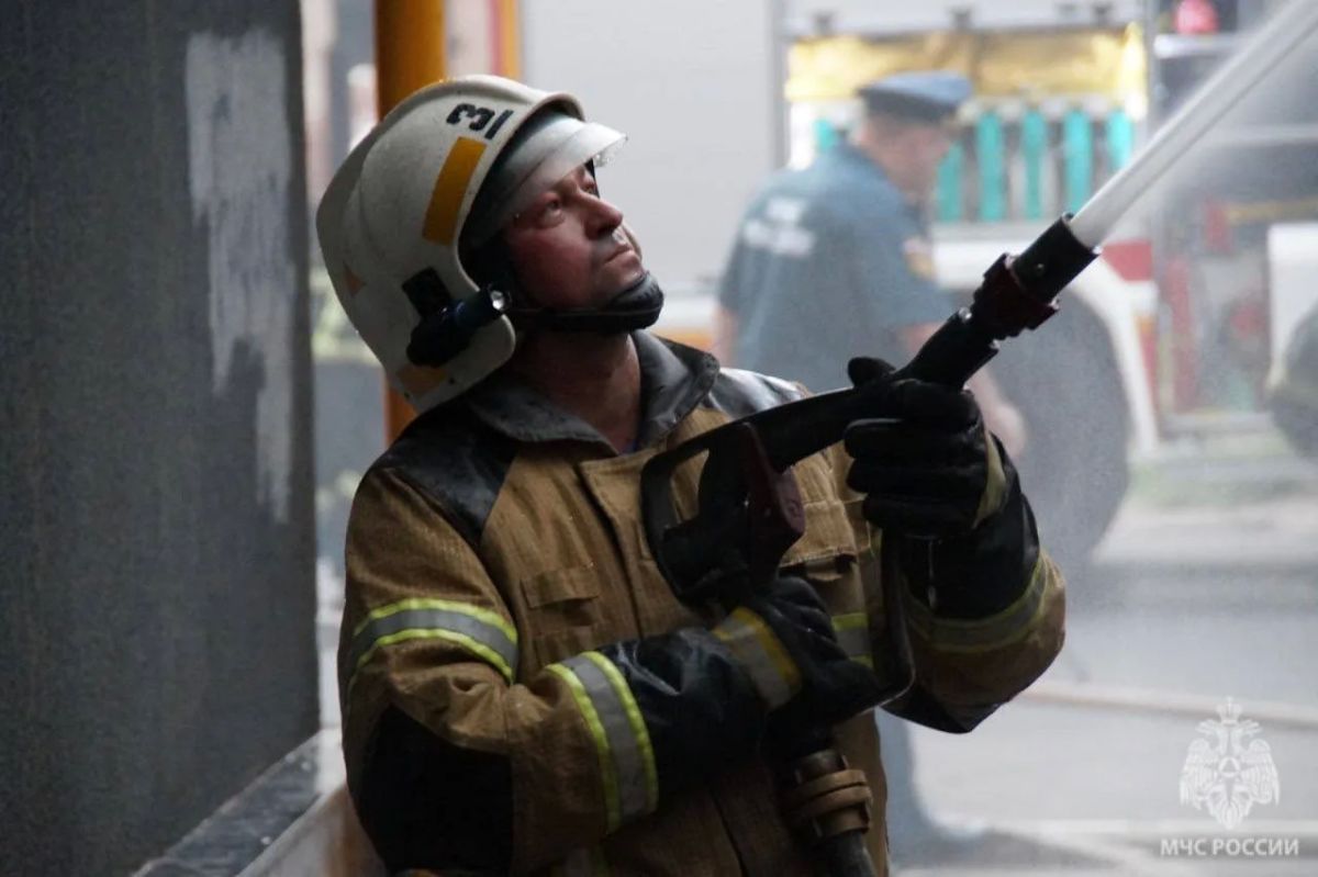 В прошедшие сутки пожарно-спасательные подразделения выезжали на ликвидацию 16 пожаров
