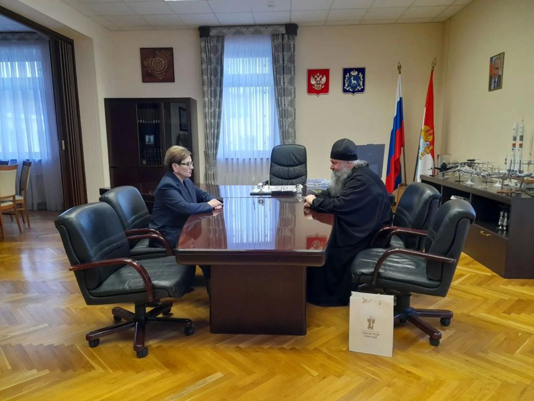 В Самарской Губернской Думе проходит встреча председателя парламента Екатерины Кузьмичевой и Митрополита Самарского и Новокуйбышевского Феодосия